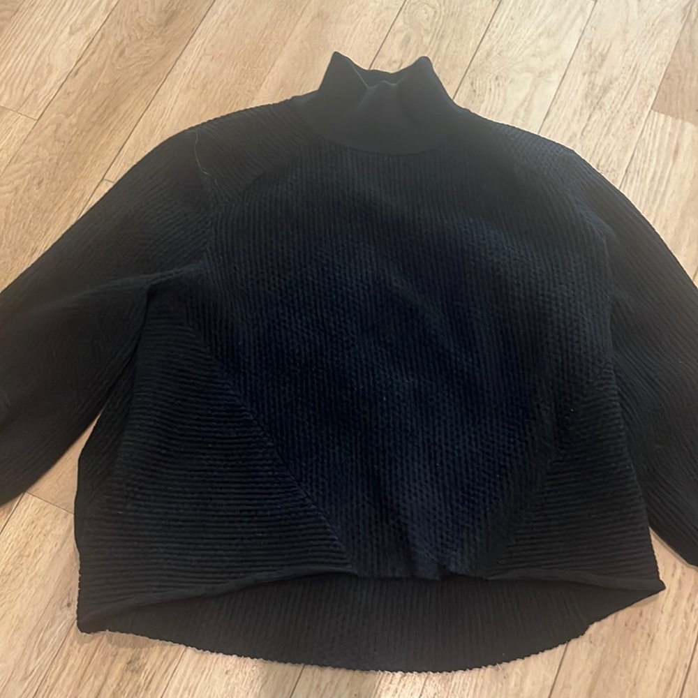 Frame sweater